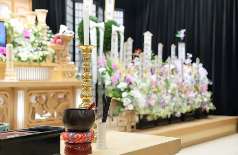 お通夜の依頼も | 神奈川県戸塚区の葬儀ならつながるお葬式