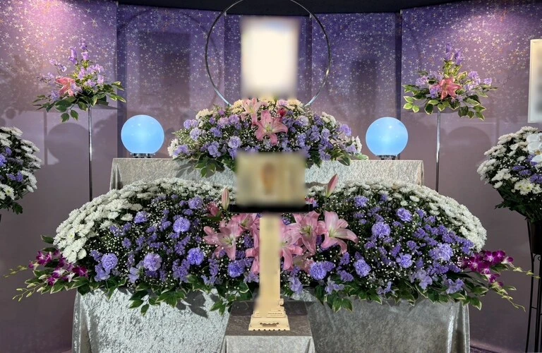 横浜市港南区で花祭壇を贈り、節約を実現！