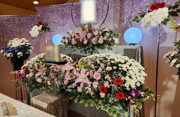 家族だけの小規模葬儀プランで故人を想い、心を込めてサポート | 神奈川県戸塚区の葬儀ならつながるお葬式